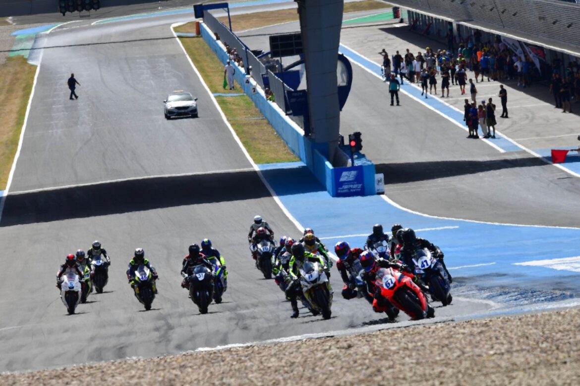 La Yamaha R1&R6 Cup aterrizan en Jerez con gran participación